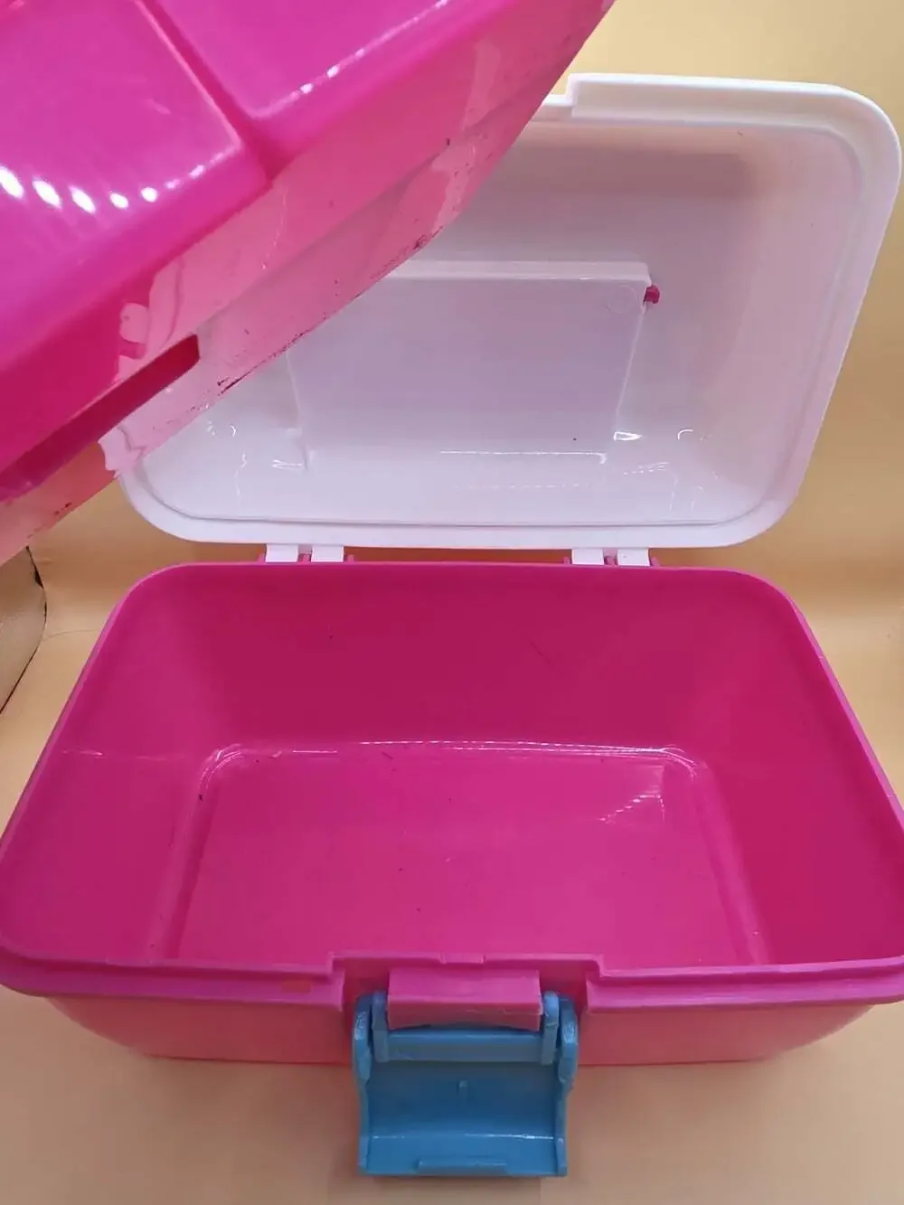 2011 Shakespeare Barbie Fishing Tackle Box Pink White Blue